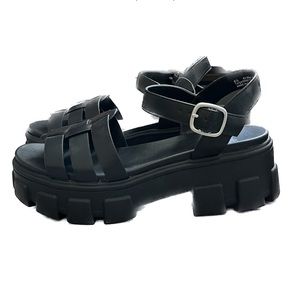 Wild fable Cute chunky sandal!
